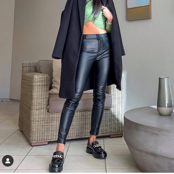 Zara Faux Leather Leggings - Picture 2 of 16